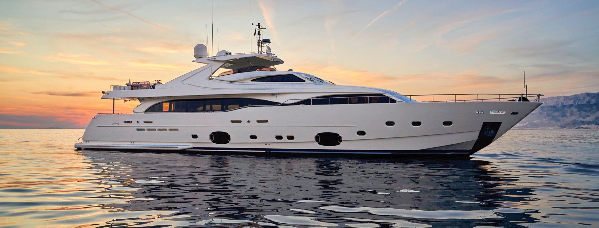 FERRETTI CUSTOM LINE 112 „ACCEPTUS“